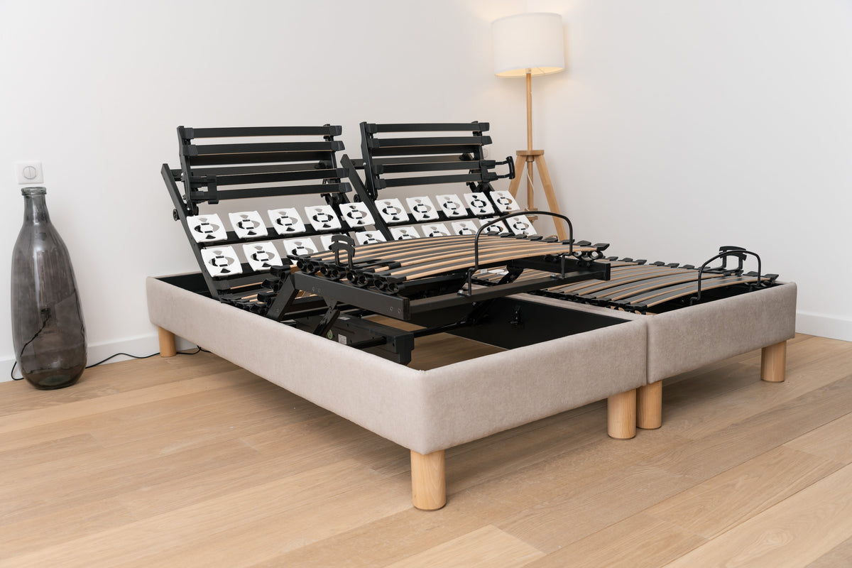 Sommier électrique double vu de trois quarts, tête et pieds relevés