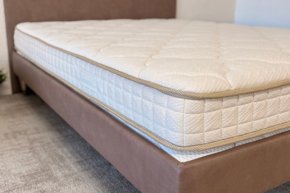 Angle d’un matelas double face sur son sommier tapissier